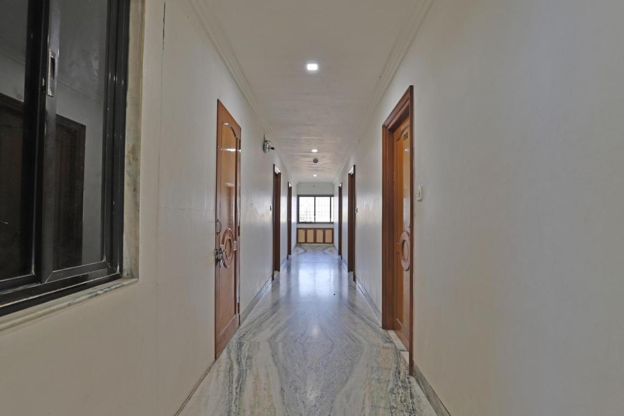 Hotel Midtown Surat Luaran gambar
