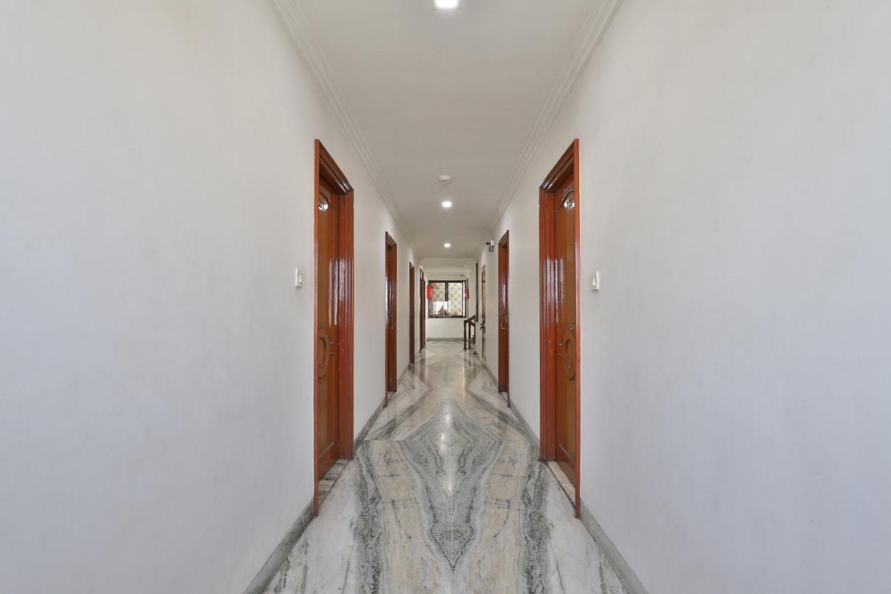 Hotel Midtown Surat Luaran gambar