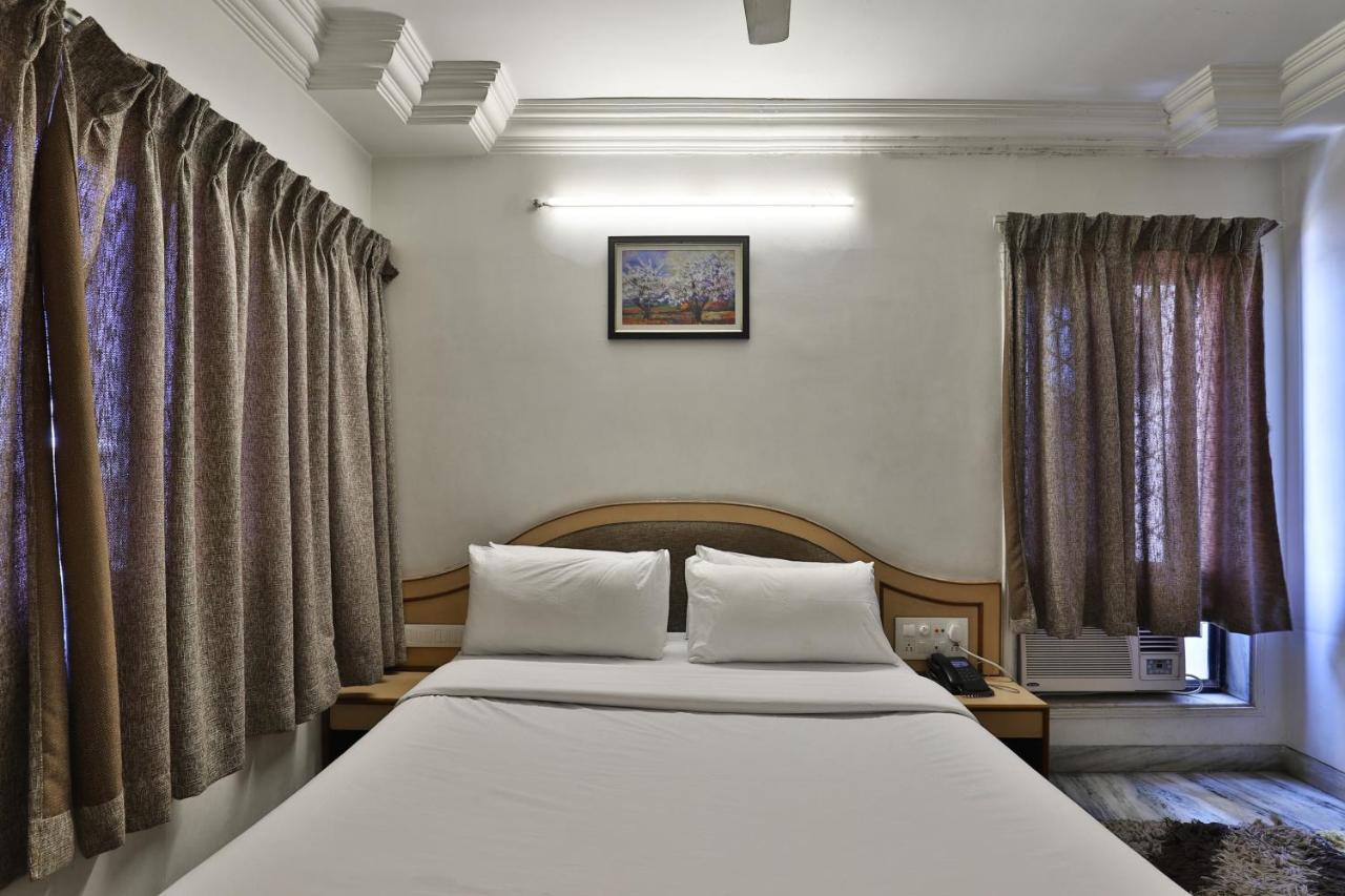 Hotel Midtown Surat Luaran gambar