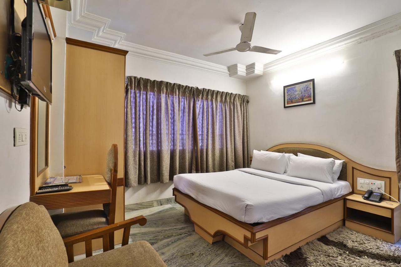Hotel Midtown Surat Luaran gambar